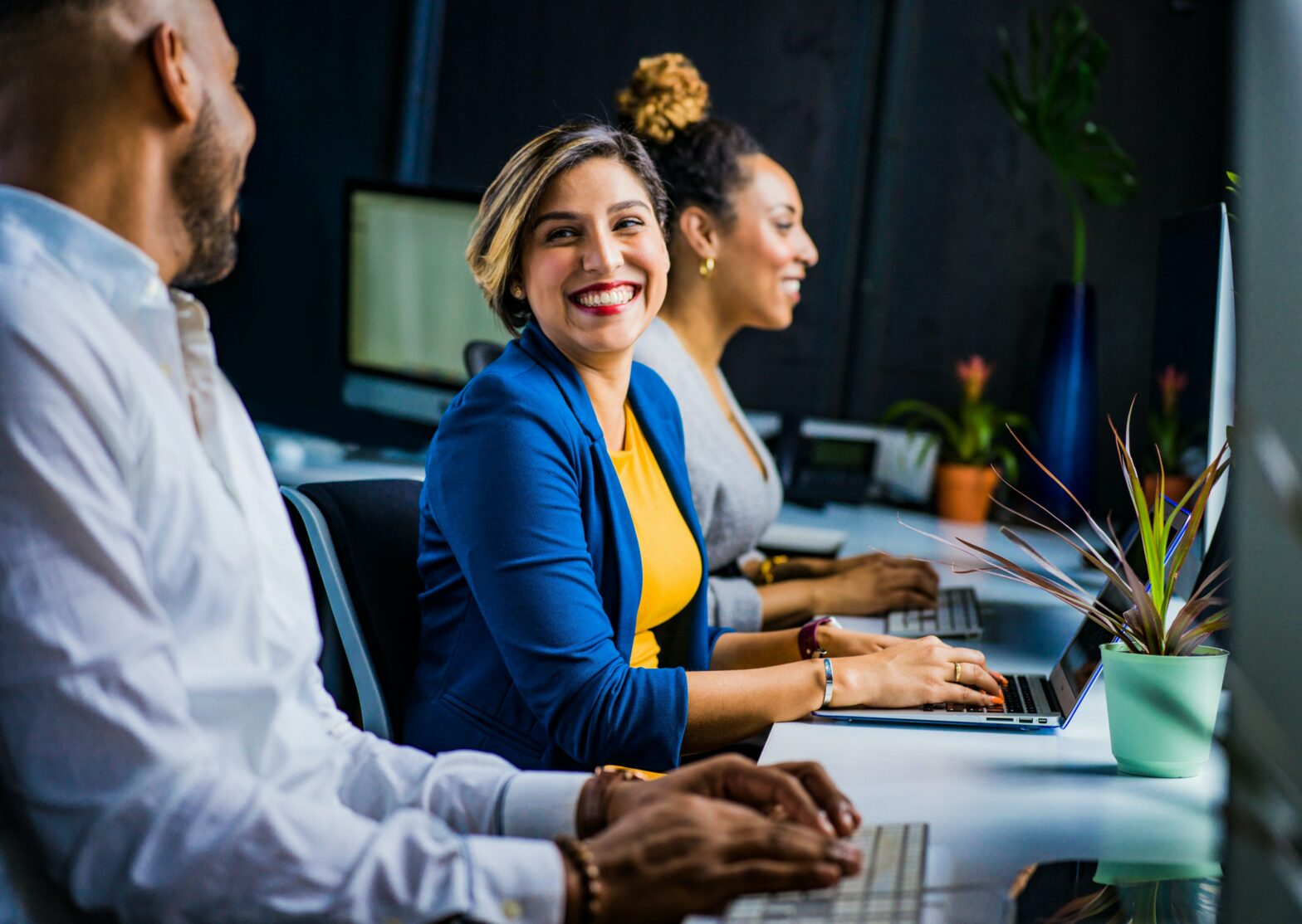 5 HR Newsletter Ideas & Best Practices To Engage Your Workplace